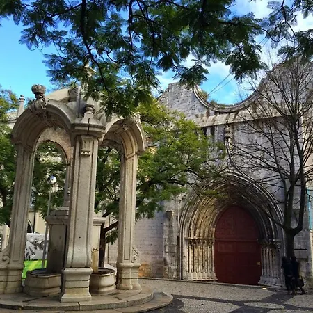 Bedooms With Shared Bathroom In Accommodation In Historic Largo Do Carmo *