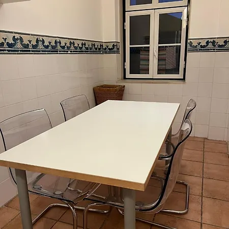 Bedooms With Shared Bathroom In Accommodation In Historic Largo Do Carmo Homestay Lisbon