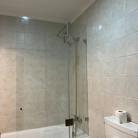 Bedooms With Shared Bathroom In Accommodation In Historic Largo Do Carmo *