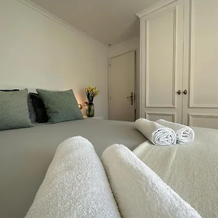 Bedooms With Shared Bathroom In Accommodation In Historic Largo Do Carmo Homestay Lisbon