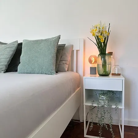 Bedooms With Shared Bathroom In Accommodation In Historic Largo Do Carmo *