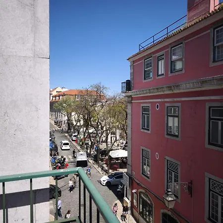 Homestay Bedooms With Shared Bathroom In Accommodation In Historic Largo Do Carmo Lisbon