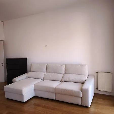 Homestay Bedooms With Shared Bathroom In Accommodation In Historic Largo Do Carmo
