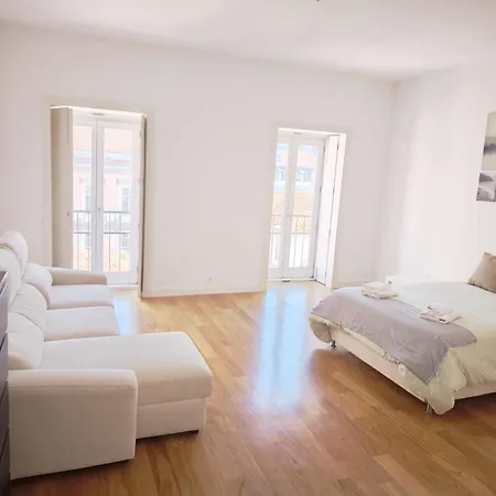 Bedooms With Shared Bathroom In Accommodation In Historic Largo Do Carmo Homestay *