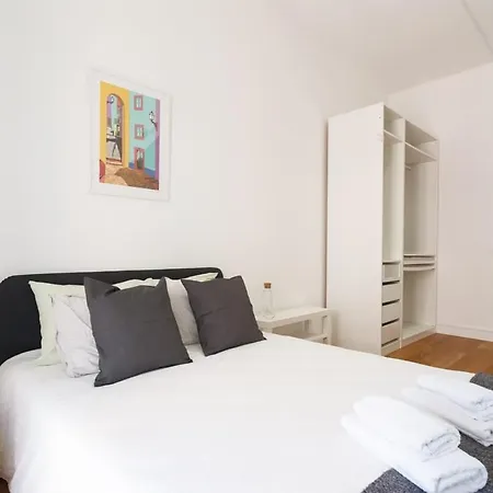 Habitación en casa particular Bedooms With Shared Bathroom In In Historic Largo Do Carmo Lisboa