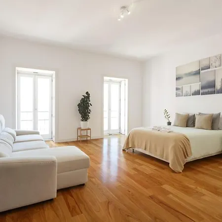 Bedooms With Shared Bathroom In In Historic Largo Do Carmo * Lisboa