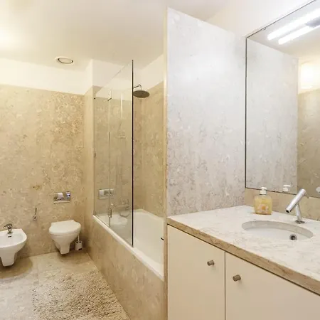 Habitación en casa particular Bedooms With Shared Bathroom In In Historic Largo Do Carmo *