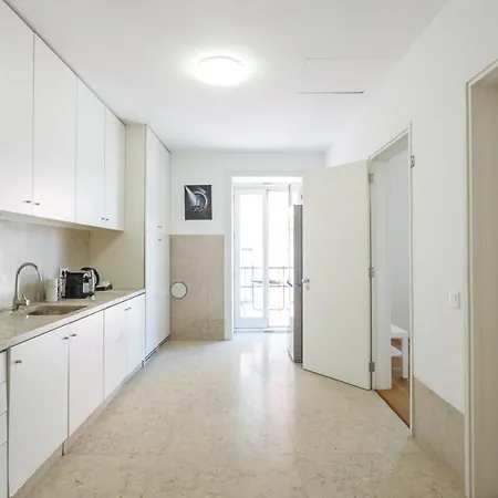 Bedooms With Shared Bathroom In In Historic Largo Do Carmo Habitación en casa particular Lisboa