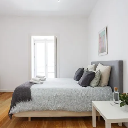 Bedooms With Shared Bathroom In In Historic Largo Do Carmo Lisboa