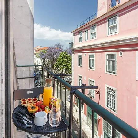Bedooms With Shared Bathroom In In Historic Largo Do Carmo Habitación en casa particular Lisboa