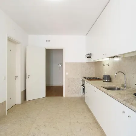 Bedooms With Shared Bathroom In In Historic Largo Do Carmo リスボン