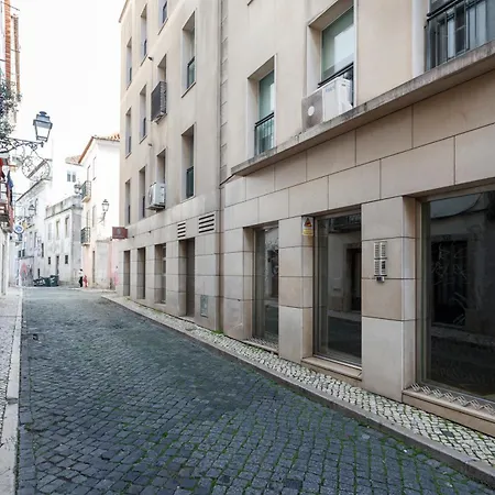 With Shared Bathrooms In Historic Camoes Square